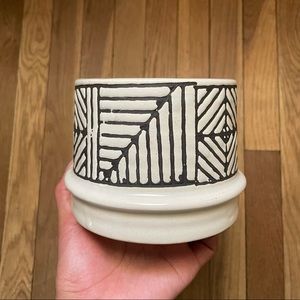 Ceramic mini flower pot - used 
No drainage holes